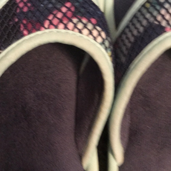 dearfoams flip flops - Picture 6 of 7